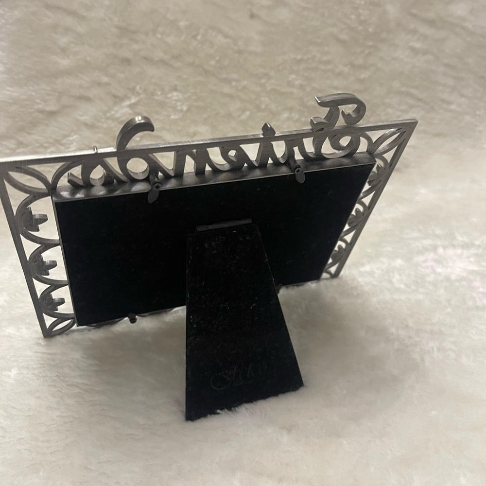 Friends Metal Frame - Picture 3 of 6